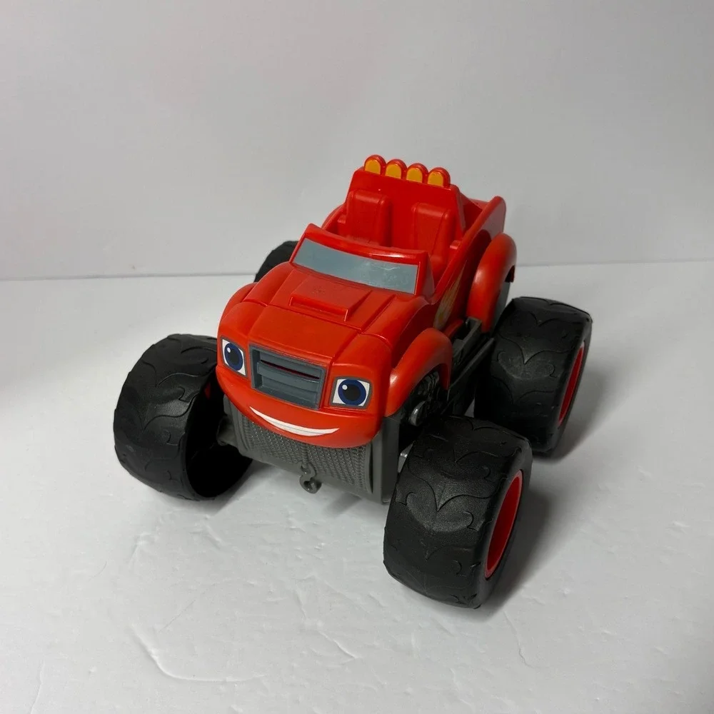 Blaze and the Monster Machines Transforming Fire Truck Blaze Sounds & Lights
